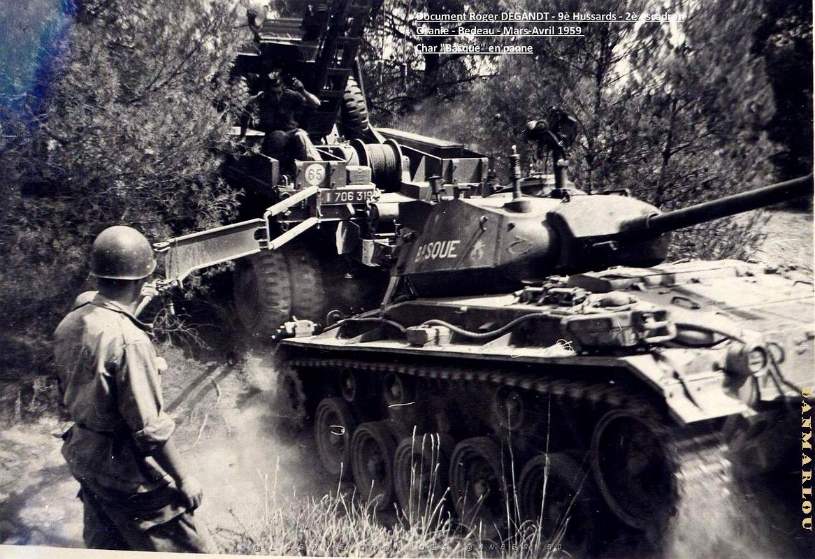 Bedeau - 9e Hussards - Char Basque en panne - 1959.jpg